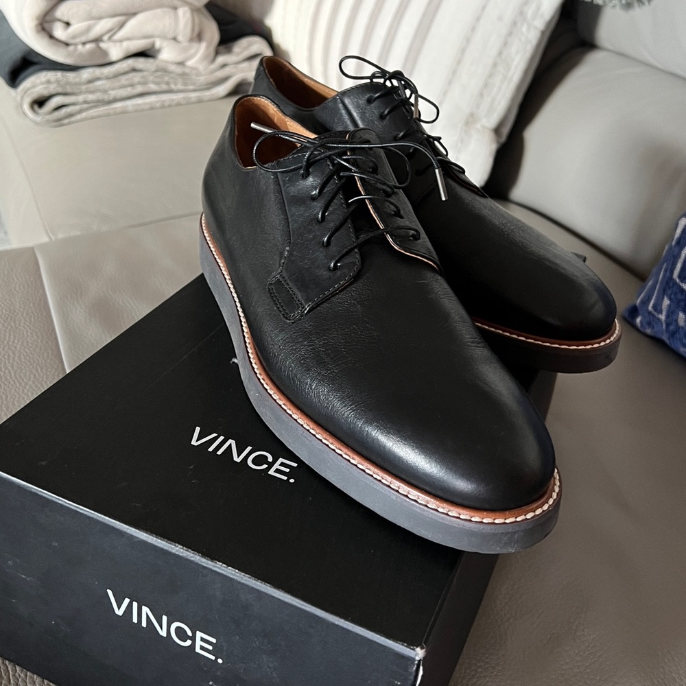 Vince Leather casual dress shoe